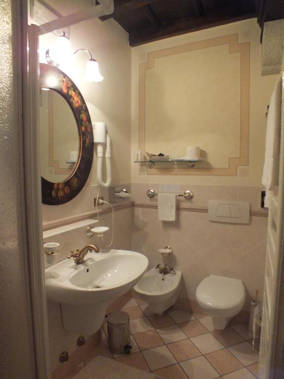 La Contrada Dei Monti Hotel Orta San Giulio Room photo